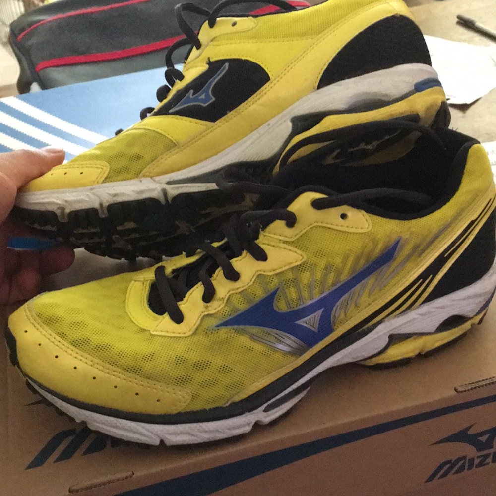 Mizuno Wave Rider 16; Men’s size 7.5 running shoes